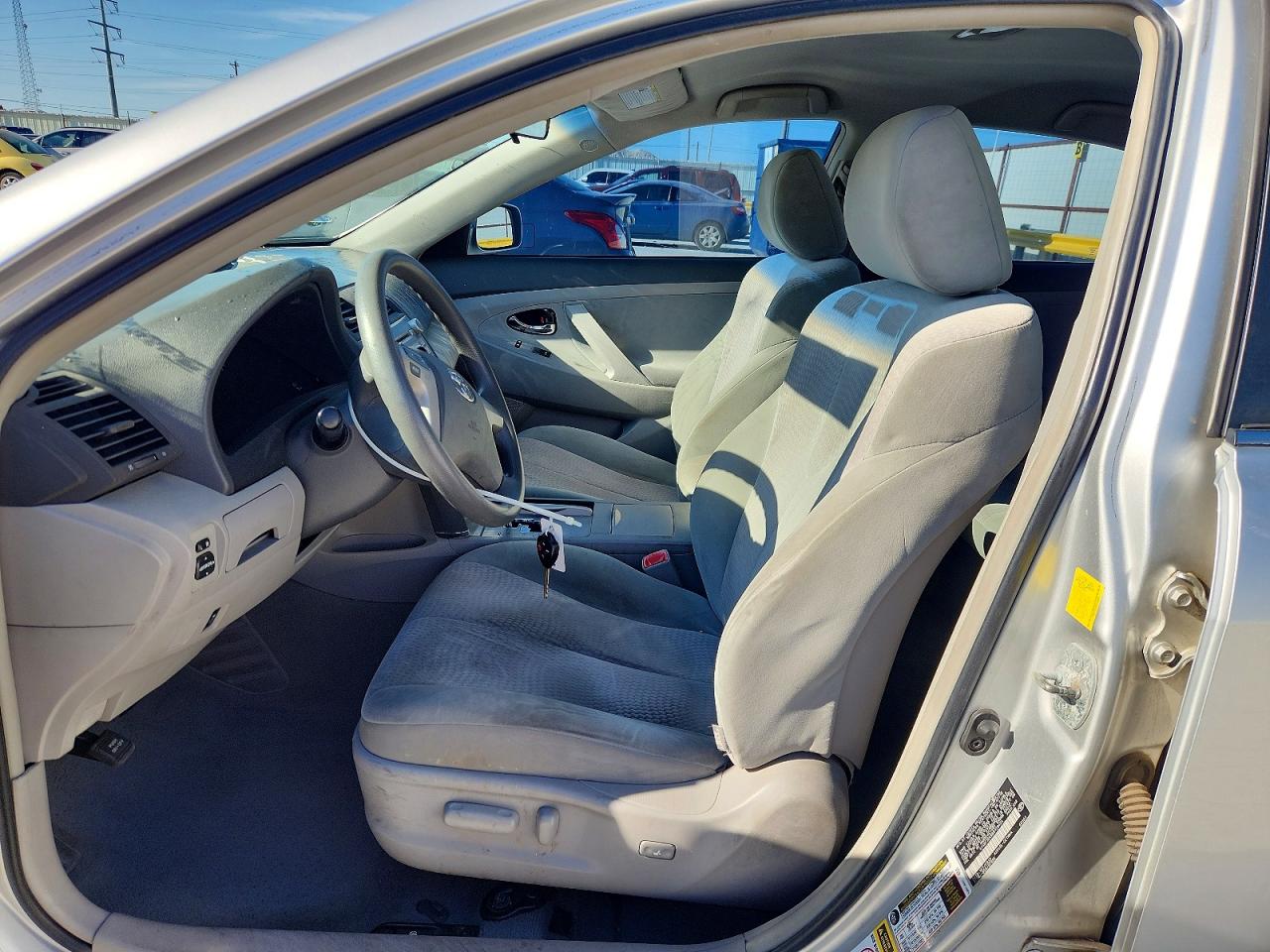 2011 TOYOTA CAMRY LE photo 13