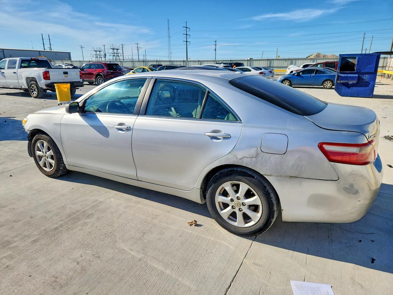 2011 TOYOTA CAMRY LE photo 3