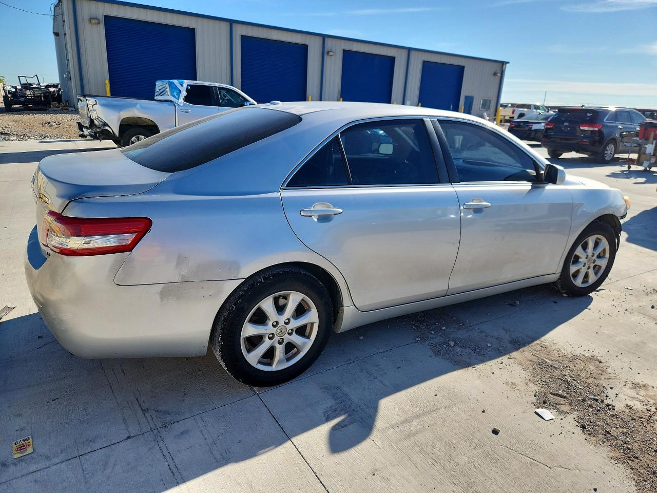 2011 TOYOTA CAMRY LE photo 5