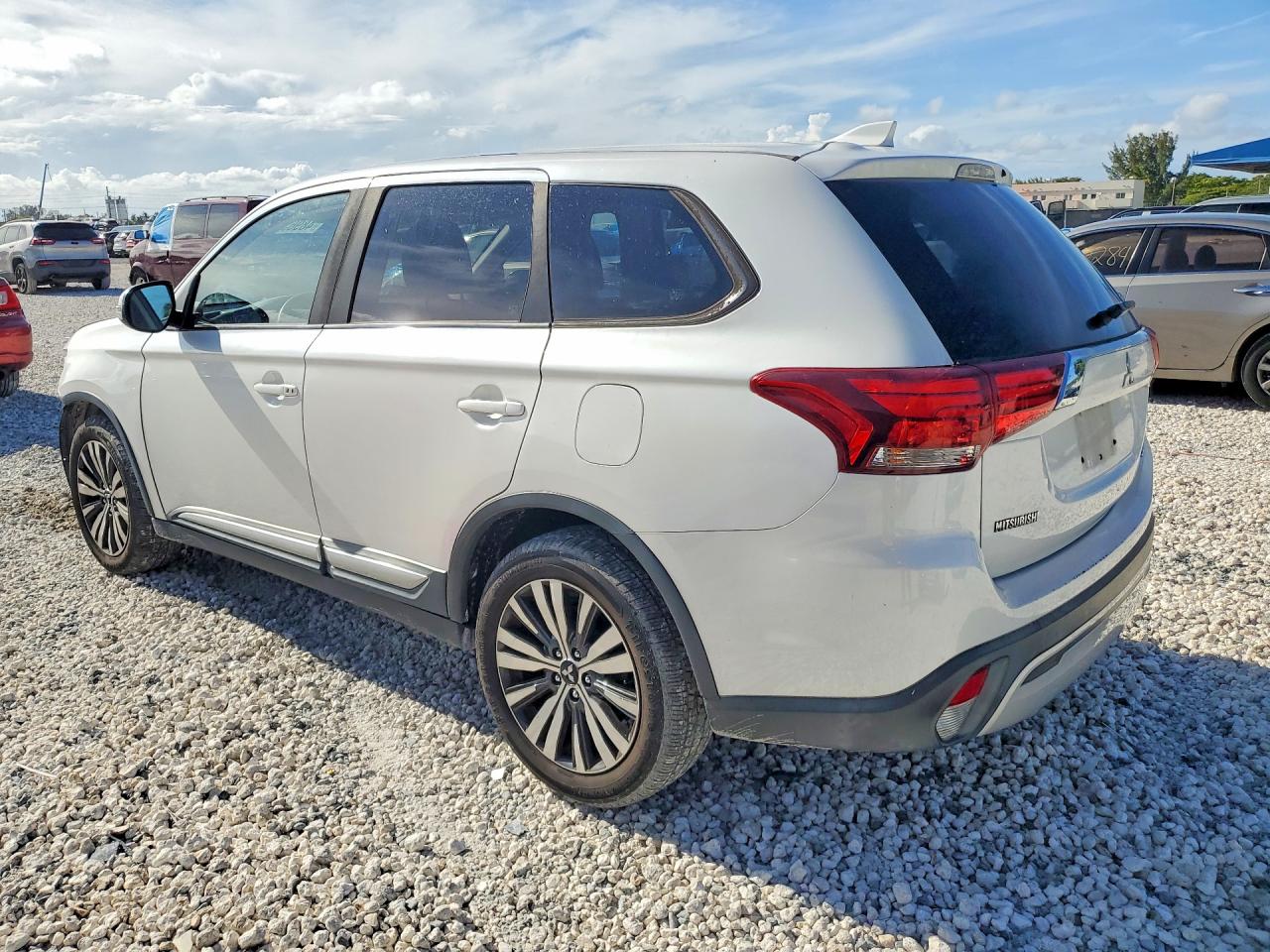 2019 MITSUBISHI OUTLANDER SE photo 3