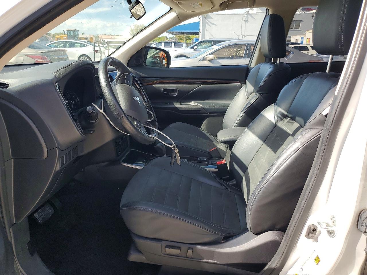 2019 MITSUBISHI OUTLANDER SE photo 13