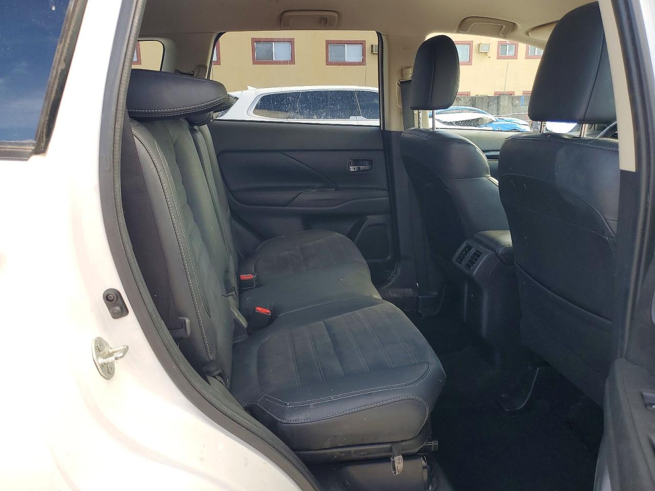 2019 MITSUBISHI OUTLANDER SE photo 19