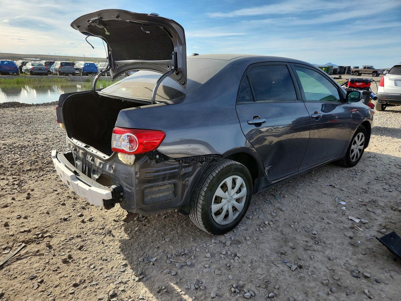 2011 TOYOTA COROLLA LE photo 3