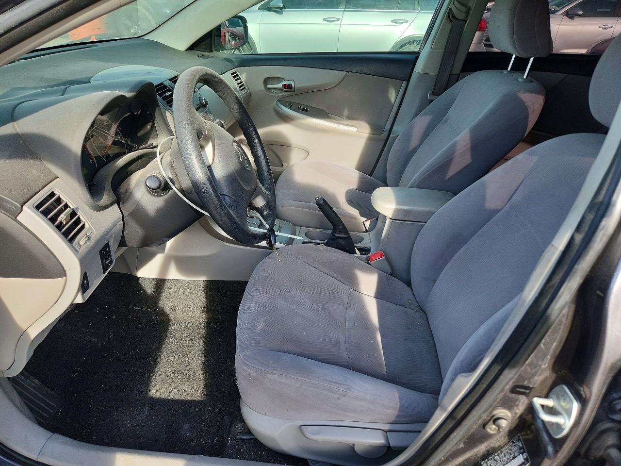 2011 TOYOTA COROLLA LE photo 7