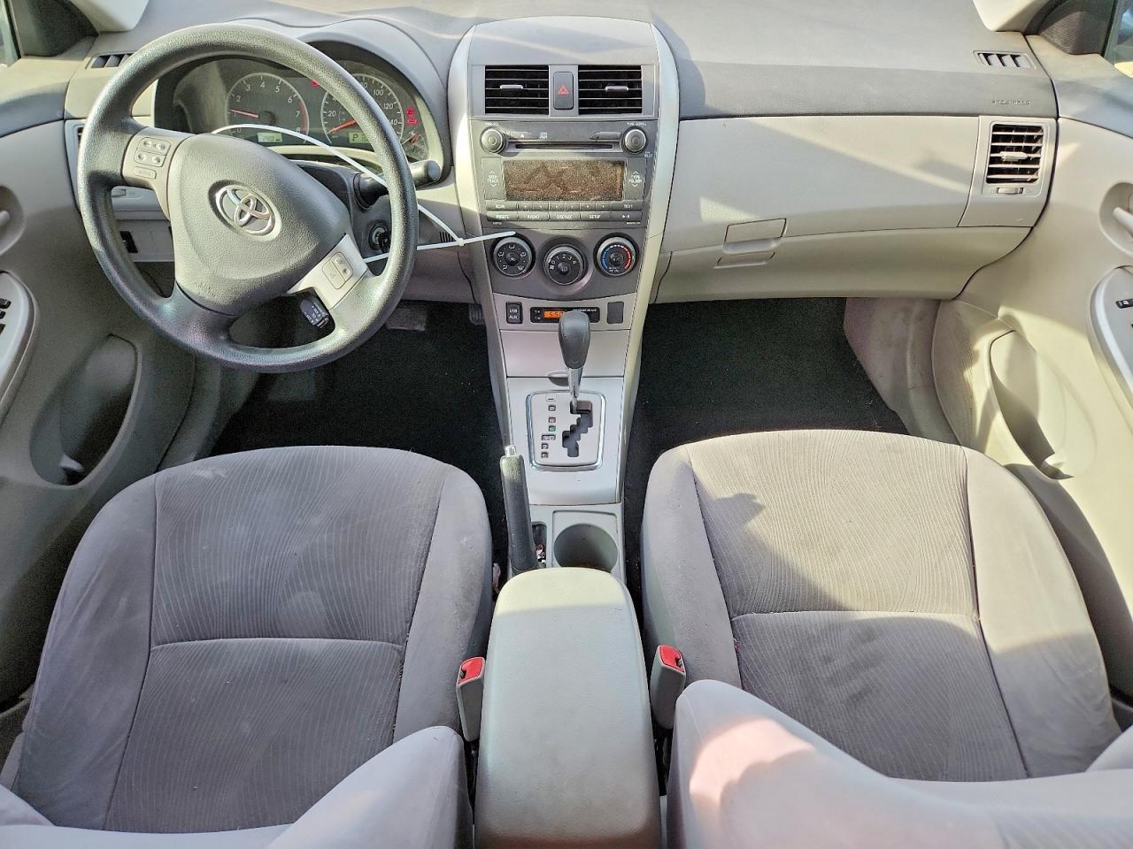 2011 TOYOTA COROLLA LE photo 8