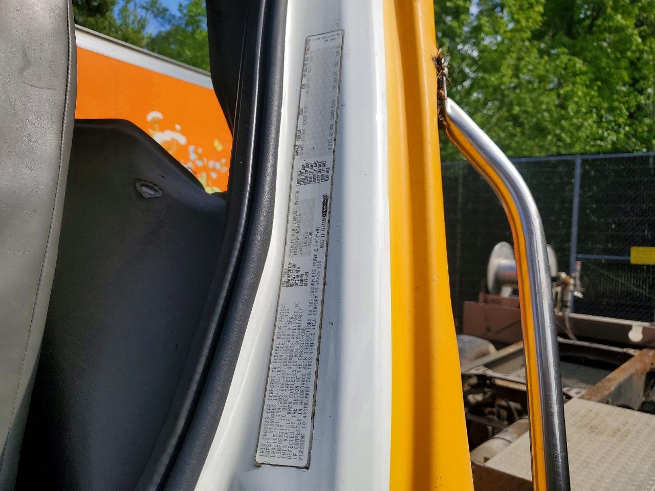 2011 FREIGHTLINER M2 106 MEDIUM DUTY photo 10