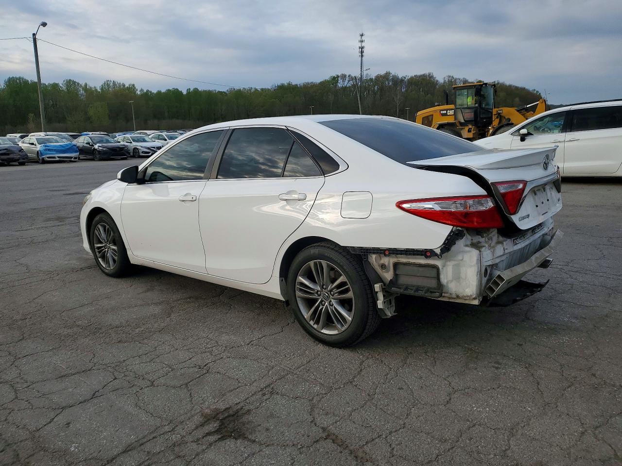2017 TOYOTA CAMRY SE photo 4