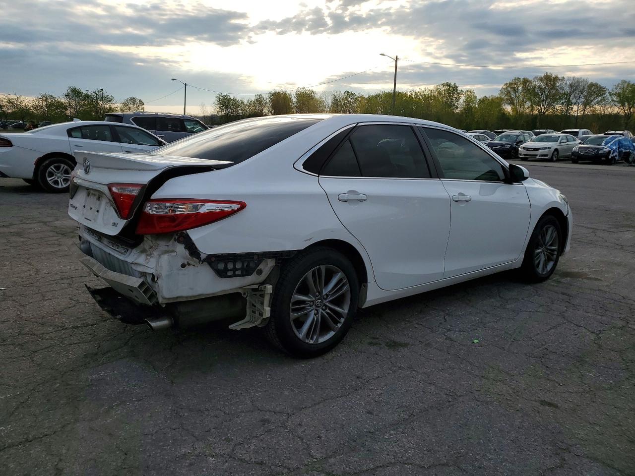 2017 TOYOTA CAMRY SE photo 7