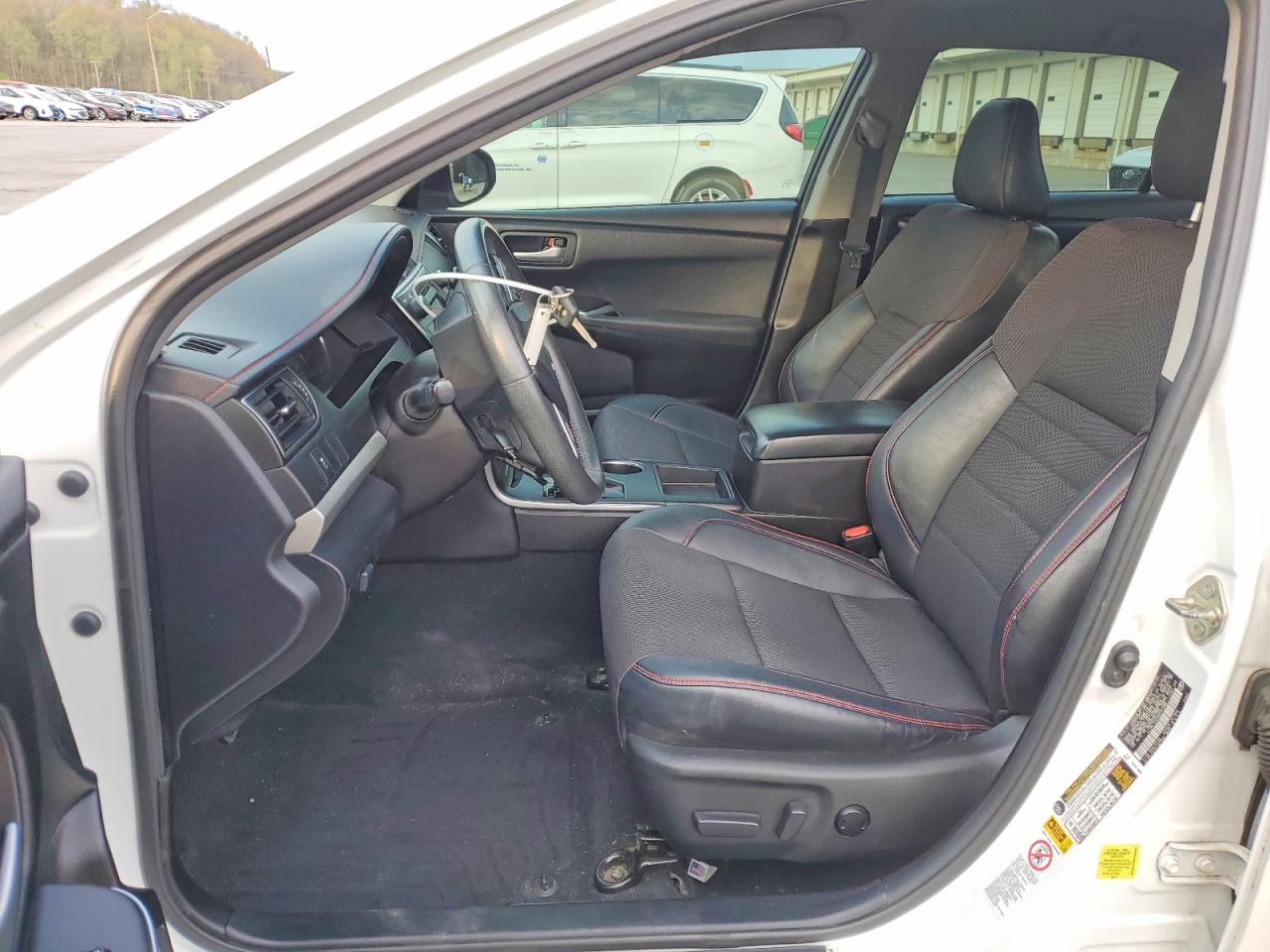 2017 TOYOTA CAMRY SE photo 19