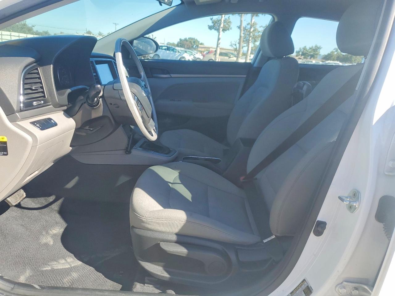 2017 HYUNDAI ELANTRA SE photo 13