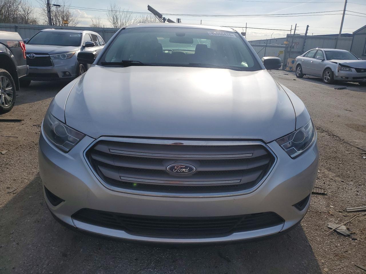 2015 FORD TAURUS SE photo 13