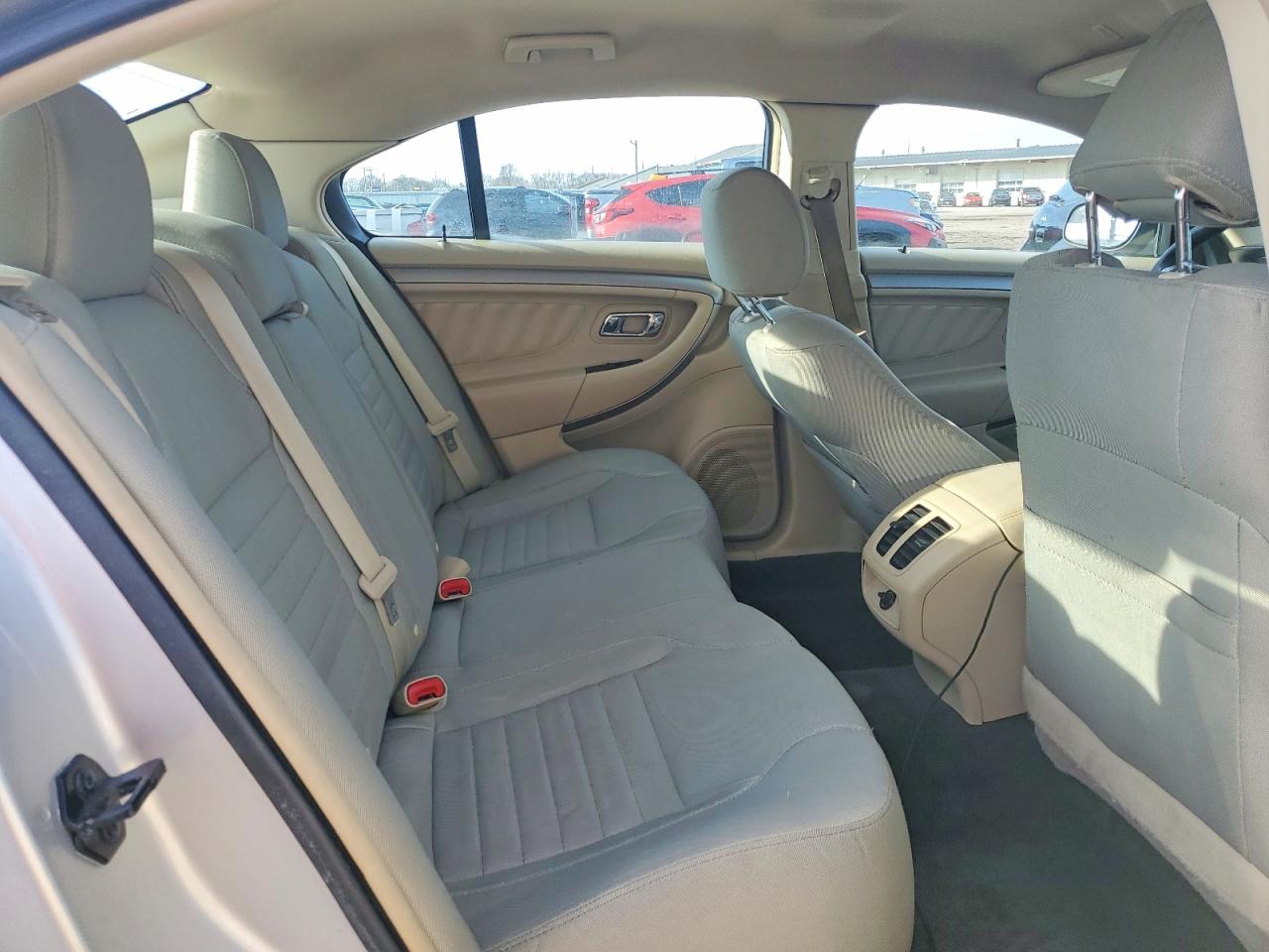 2015 FORD TAURUS SE photo 28