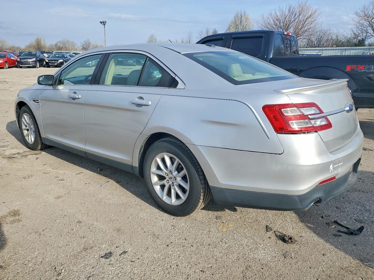 2015 FORD TAURUS SE photo 4