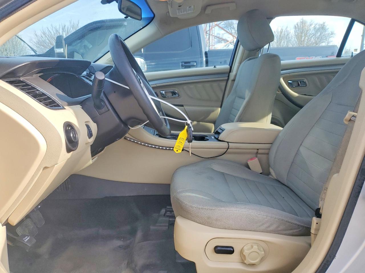 2015 FORD TAURUS SE photo 19