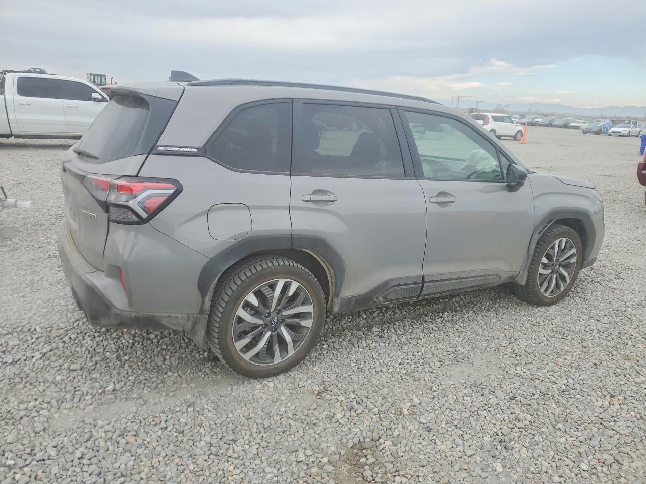 2025 SUBARU FORESTER TOURING photo 3