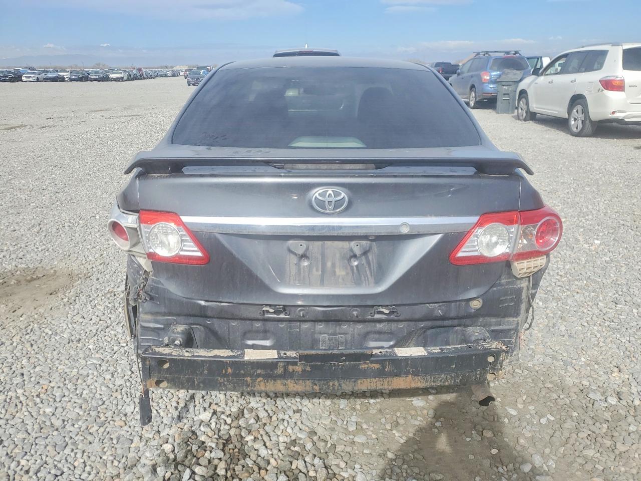 2011 TOYOTA COROLLA S photo 11