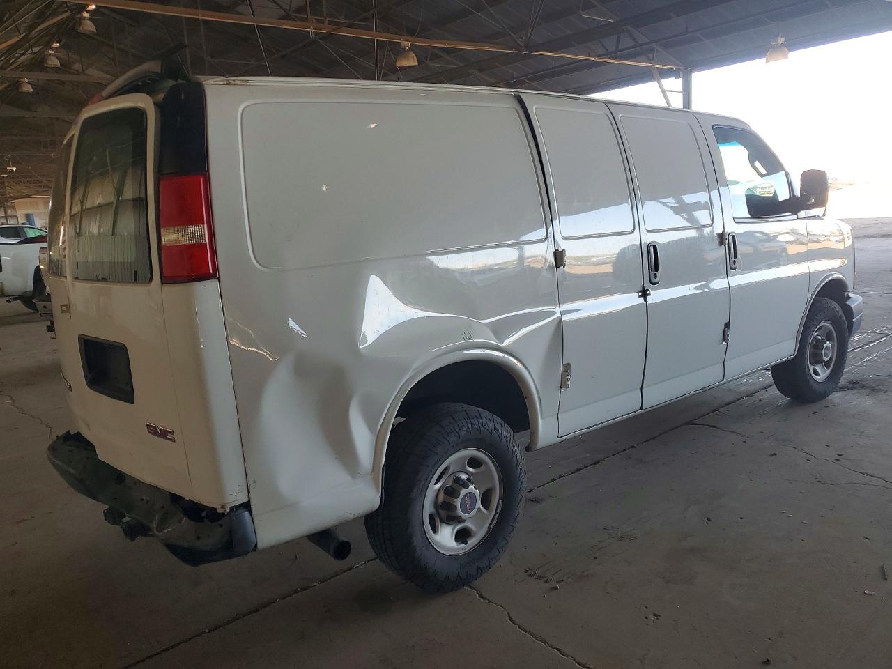2017 GMC SAVANA 2500 CARGO DELIVERY VAN photo 3