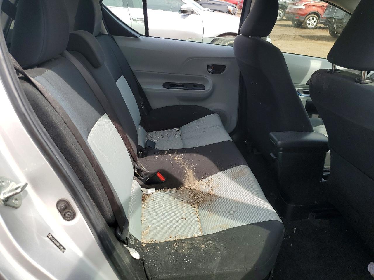 2012 TOYOTA PRIUS C TWO photo 19
