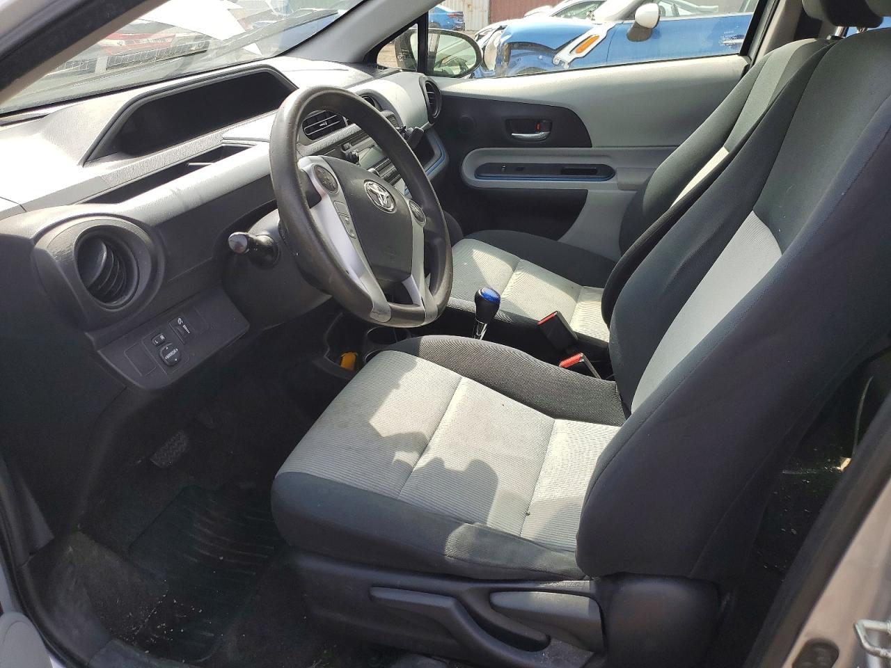 2012 TOYOTA PRIUS C TWO photo 13