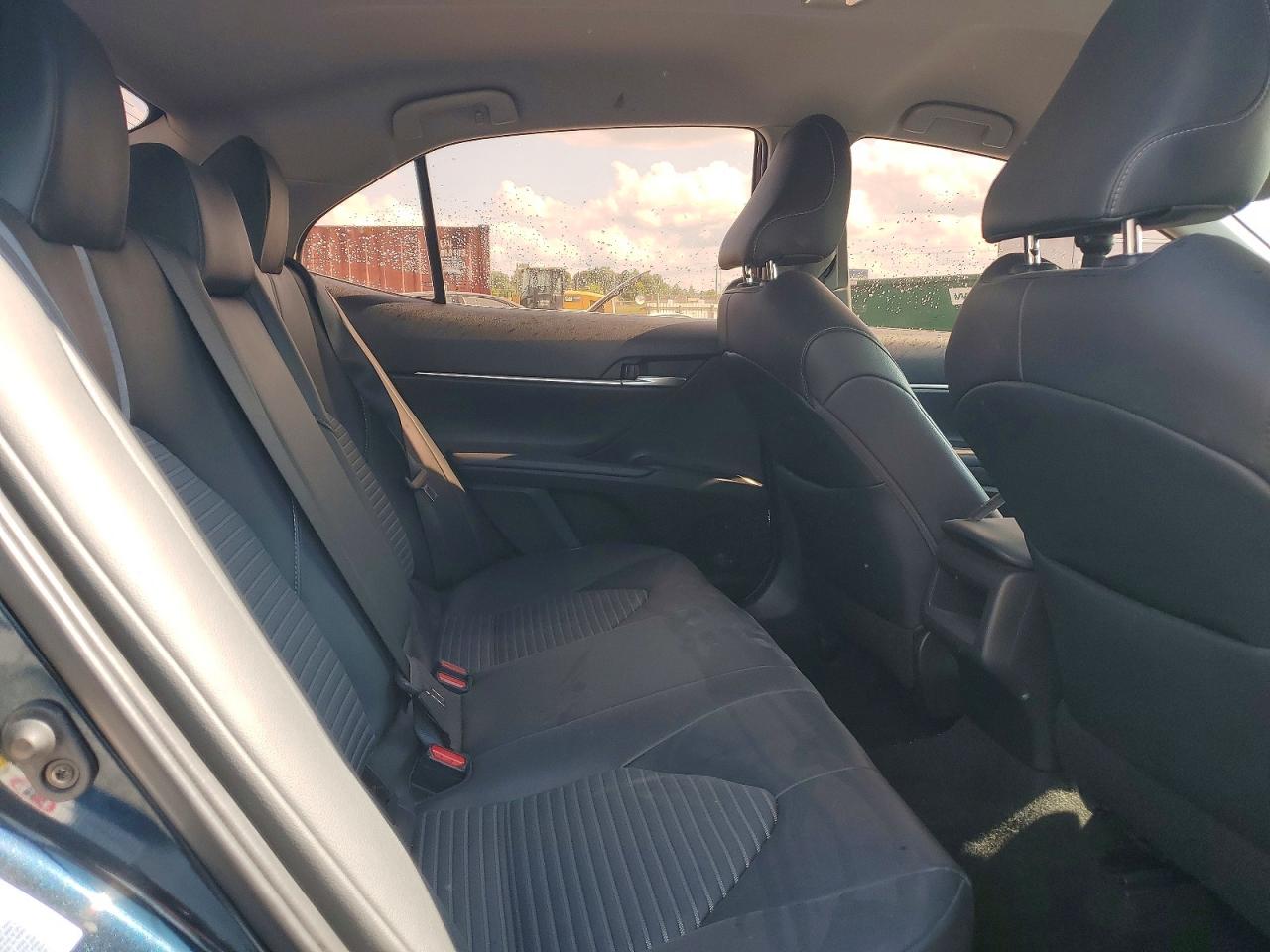2019 TOYOTA CAMRY SE photo 10