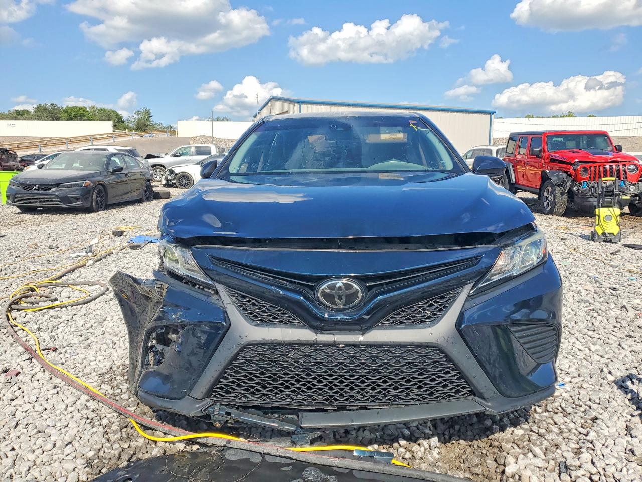 2019 TOYOTA CAMRY SE photo 5