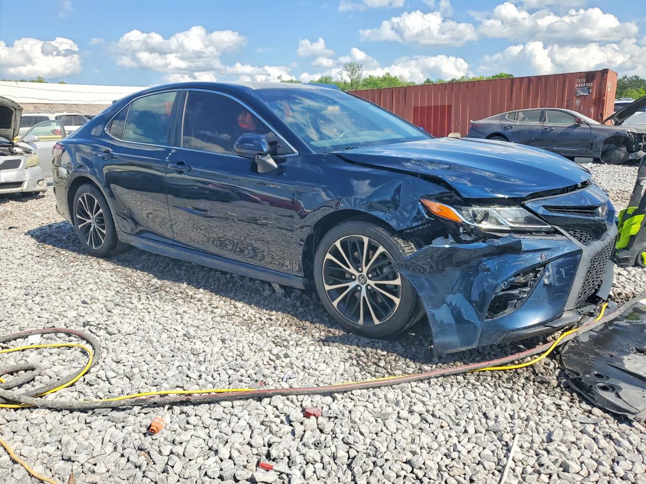 2019 TOYOTA CAMRY SE photo 4