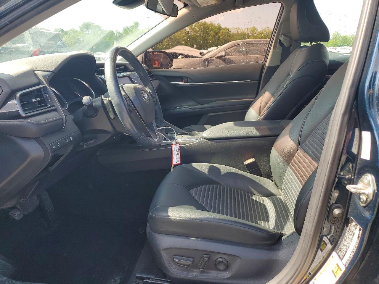 2019 TOYOTA CAMRY SE photo 7