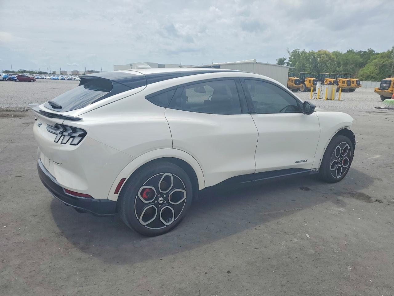 2021 FORD MUSTANG MACH-E GT photo 5