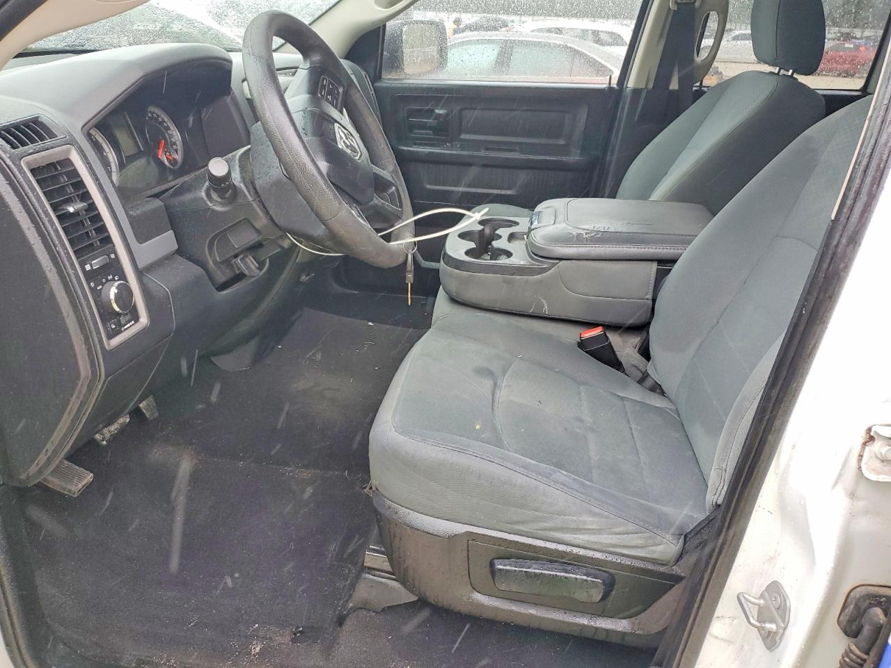 2016 RAM 1500 ST photo 13