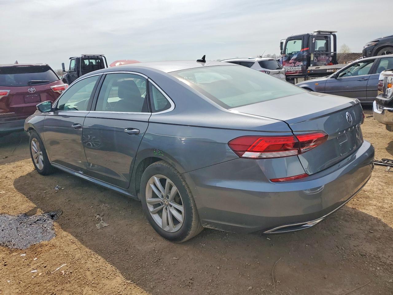 2020 VOLKSWAGEN PASSAT photo 3