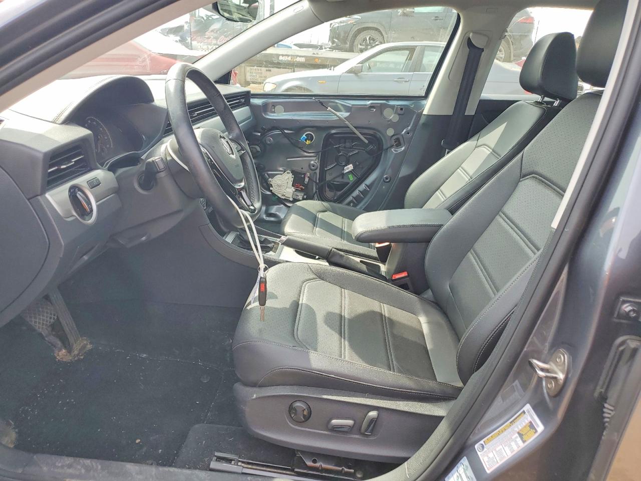 2020 VOLKSWAGEN PASSAT photo 13