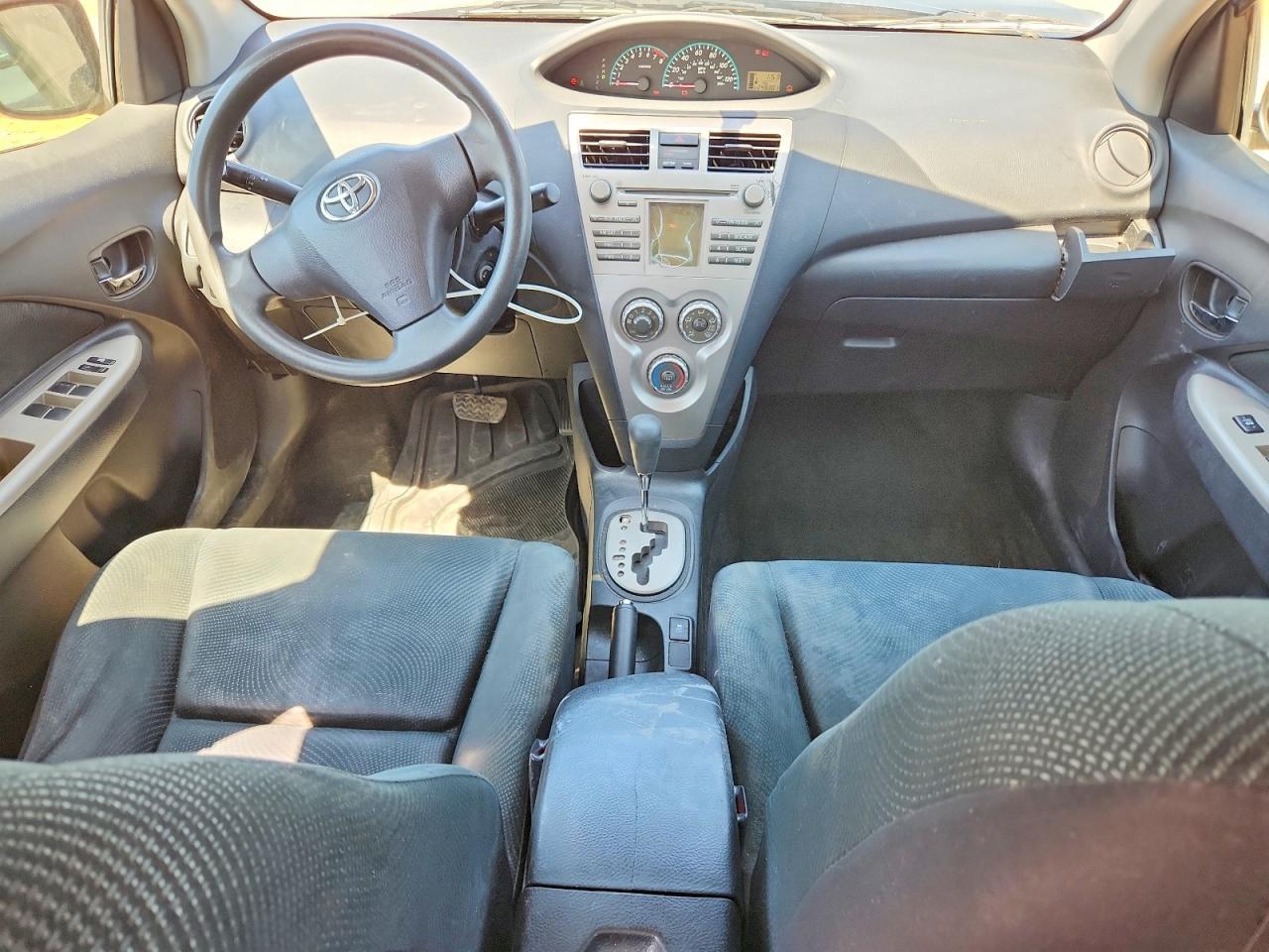 2010 TOYOTA YARIS BASE photo 22