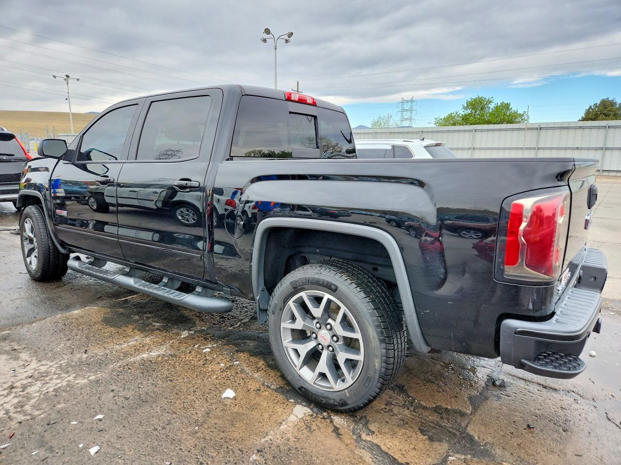 2017 GMC SIERRA K1500 SLT photo 2