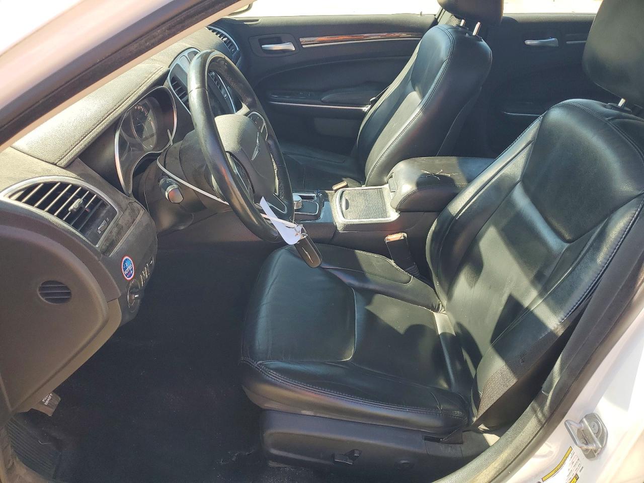 2019 CHRYSLER 300 TOURING photo 13