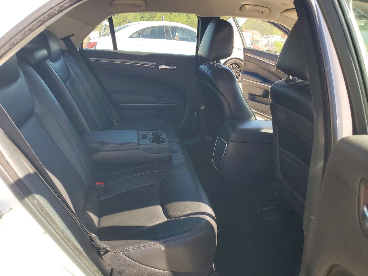 2019 CHRYSLER 300 TOURING photo 19