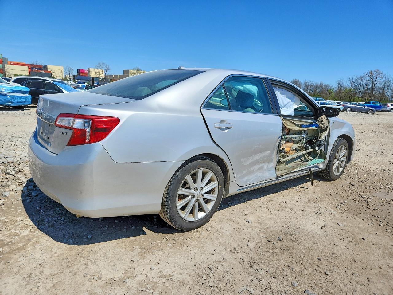 2014 TOYOTA CAMRY XLE photo 5