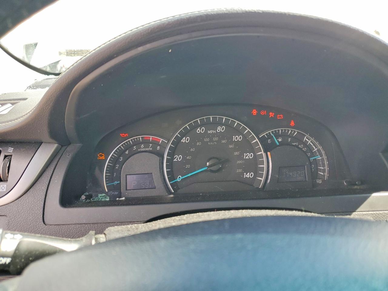 2014 TOYOTA CAMRY XLE photo 17
