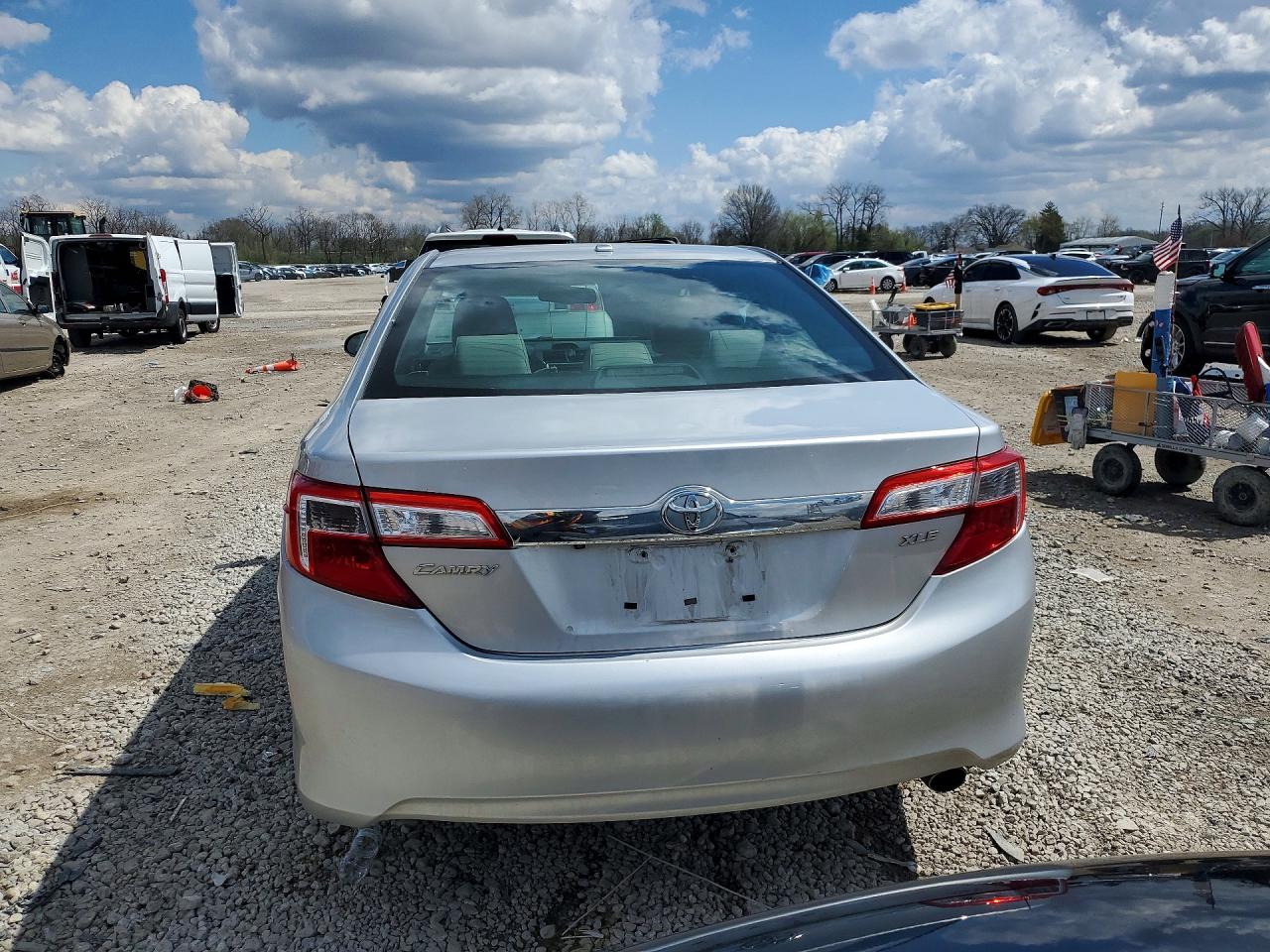 2014 TOYOTA CAMRY XLE photo 11