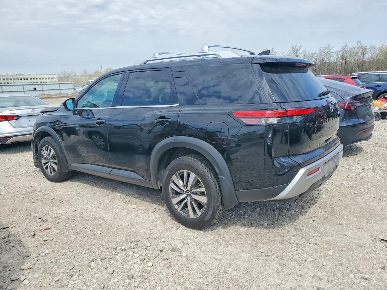 2023 NISSAN PATHFINDER SL photo 4