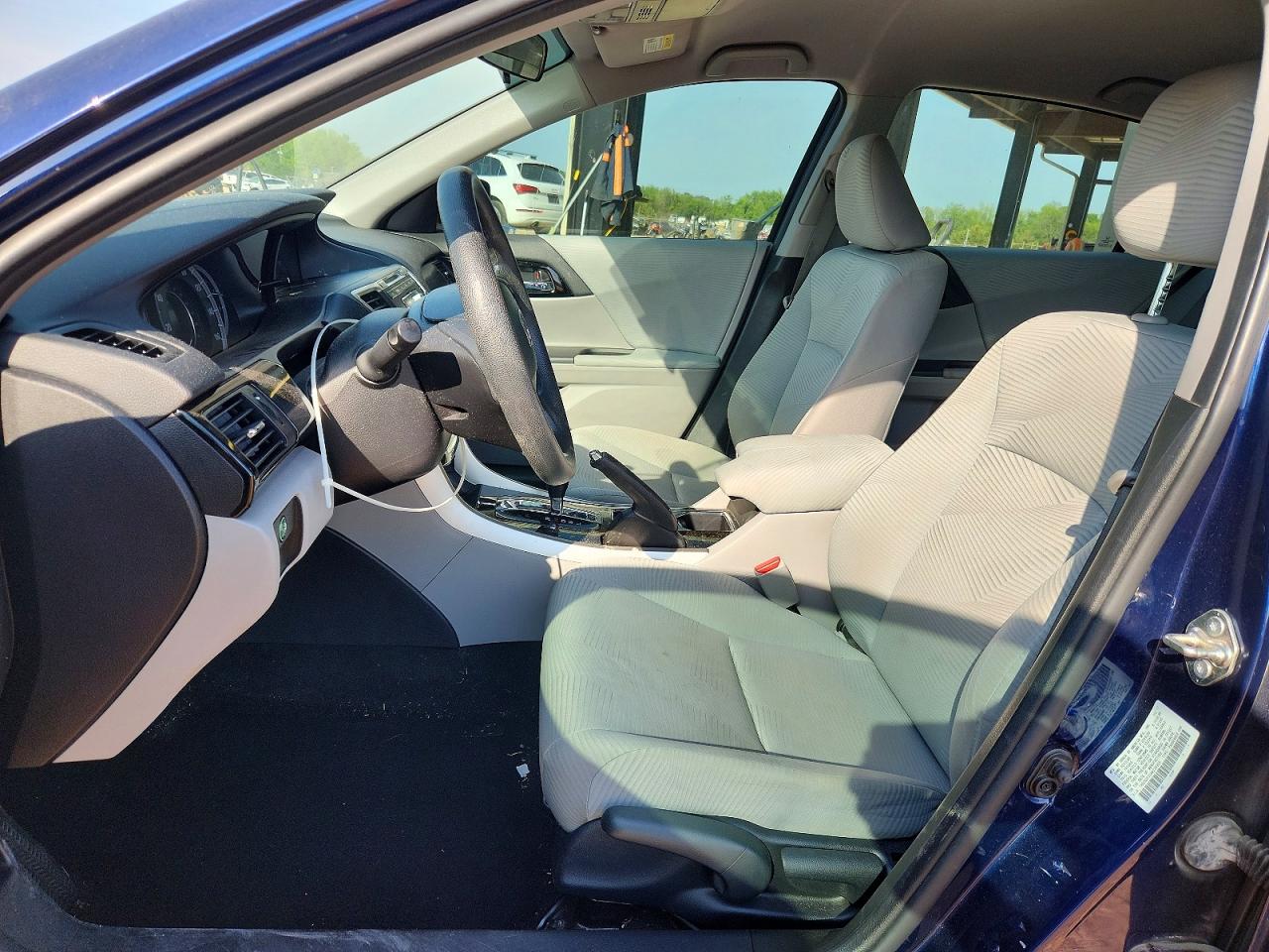2017 HONDA ACCORD LX photo 13