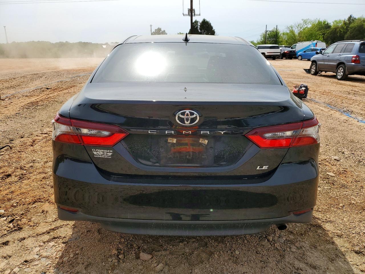 2021 TOYOTA CAMRY LE photo 16