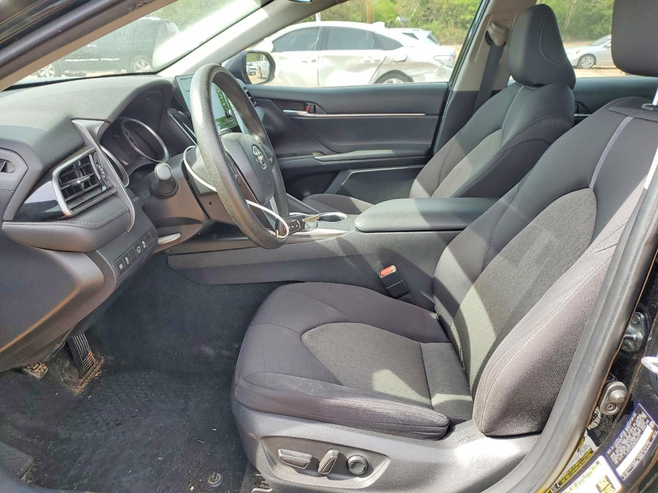 2021 TOYOTA CAMRY LE photo 19