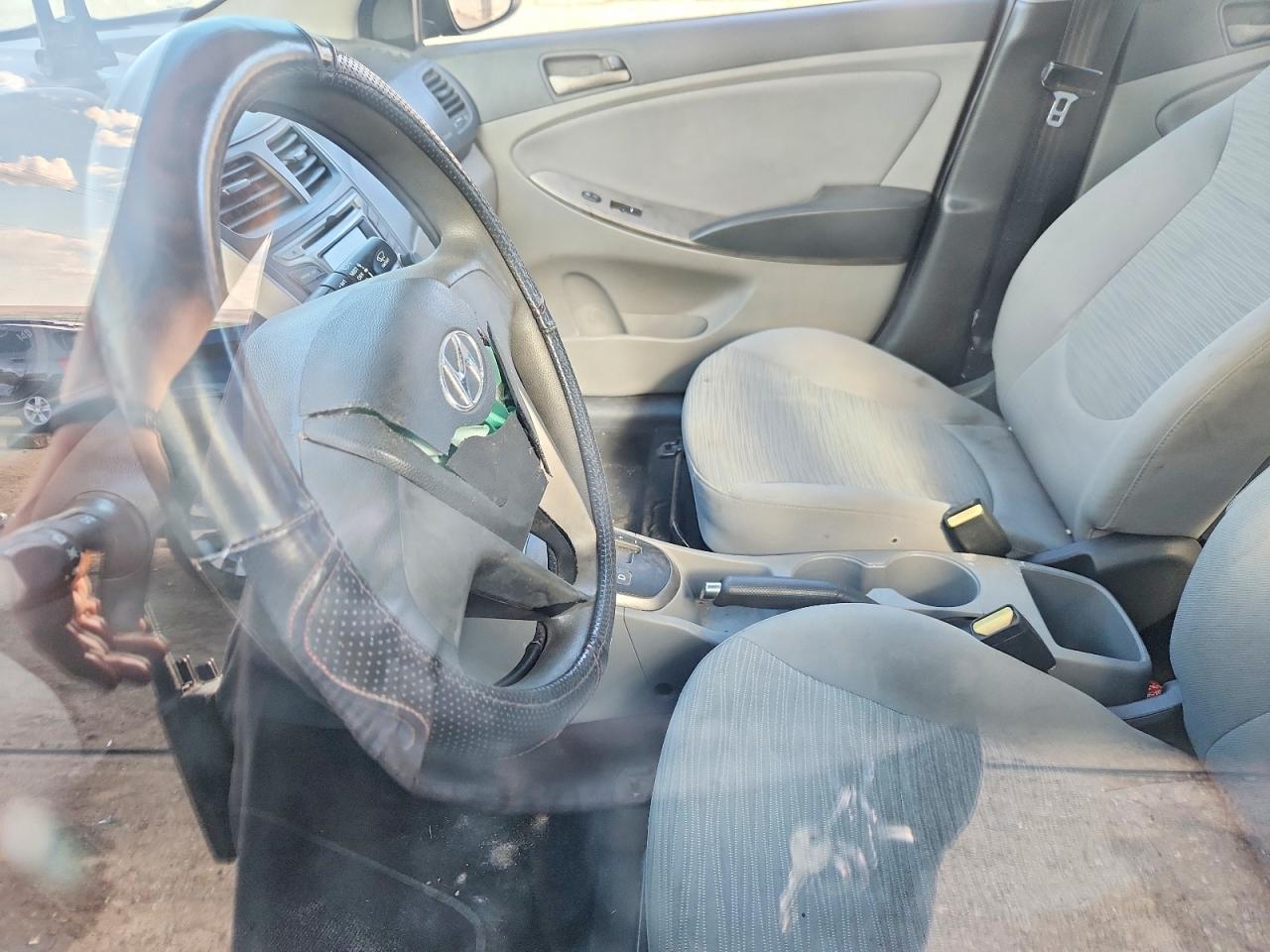 2015 HYUNDAI ACCENT GLS photo 19