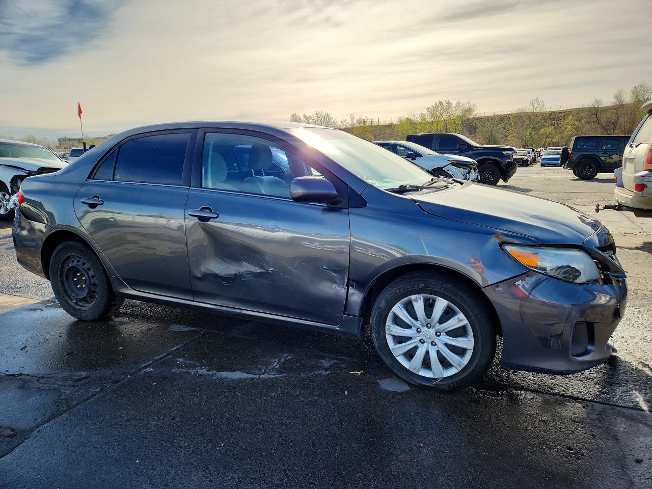2013 TOYOTA COROLLA LE photo 10