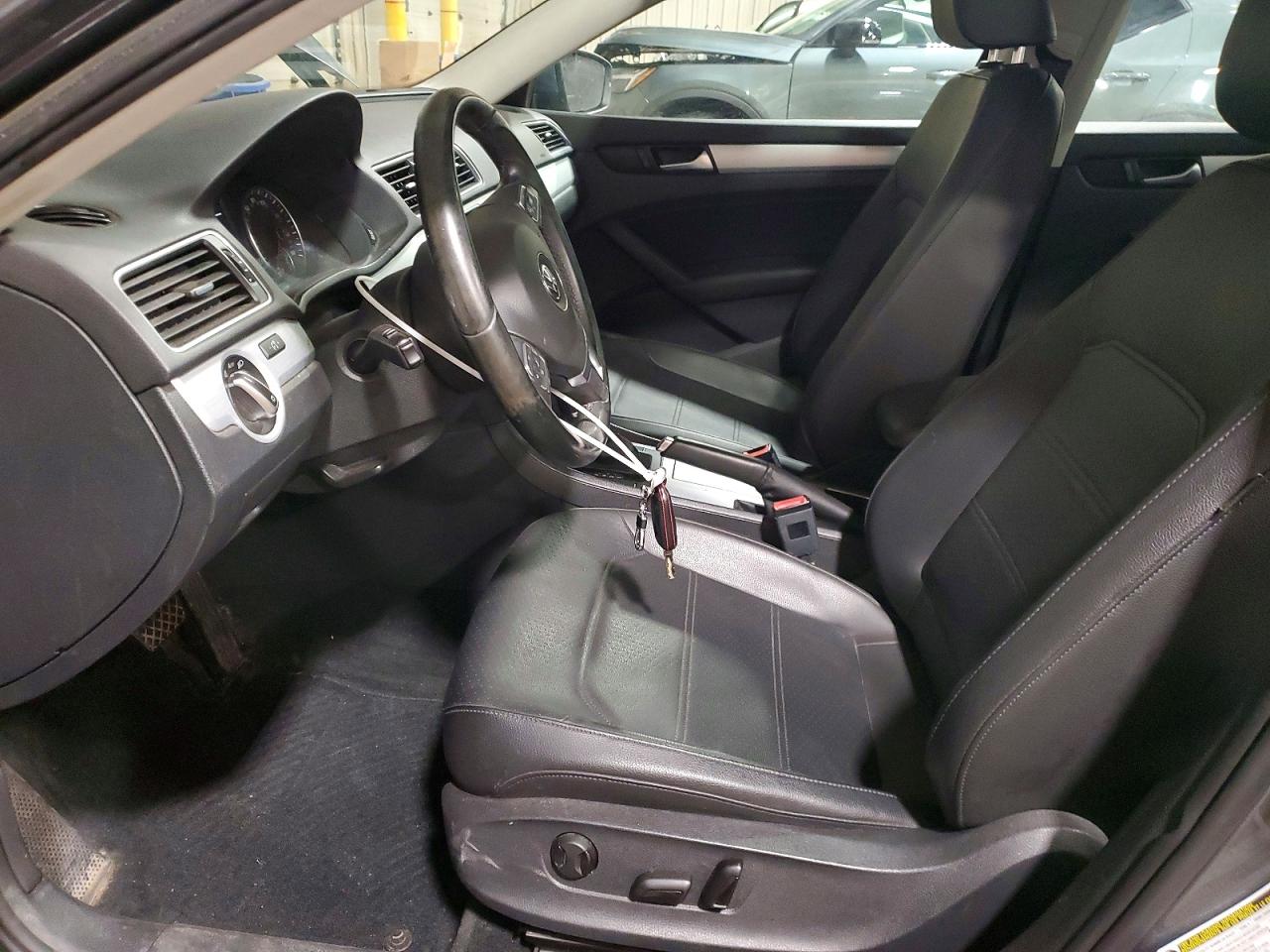 2012 VOLKSWAGEN PASSAT SE photo 13