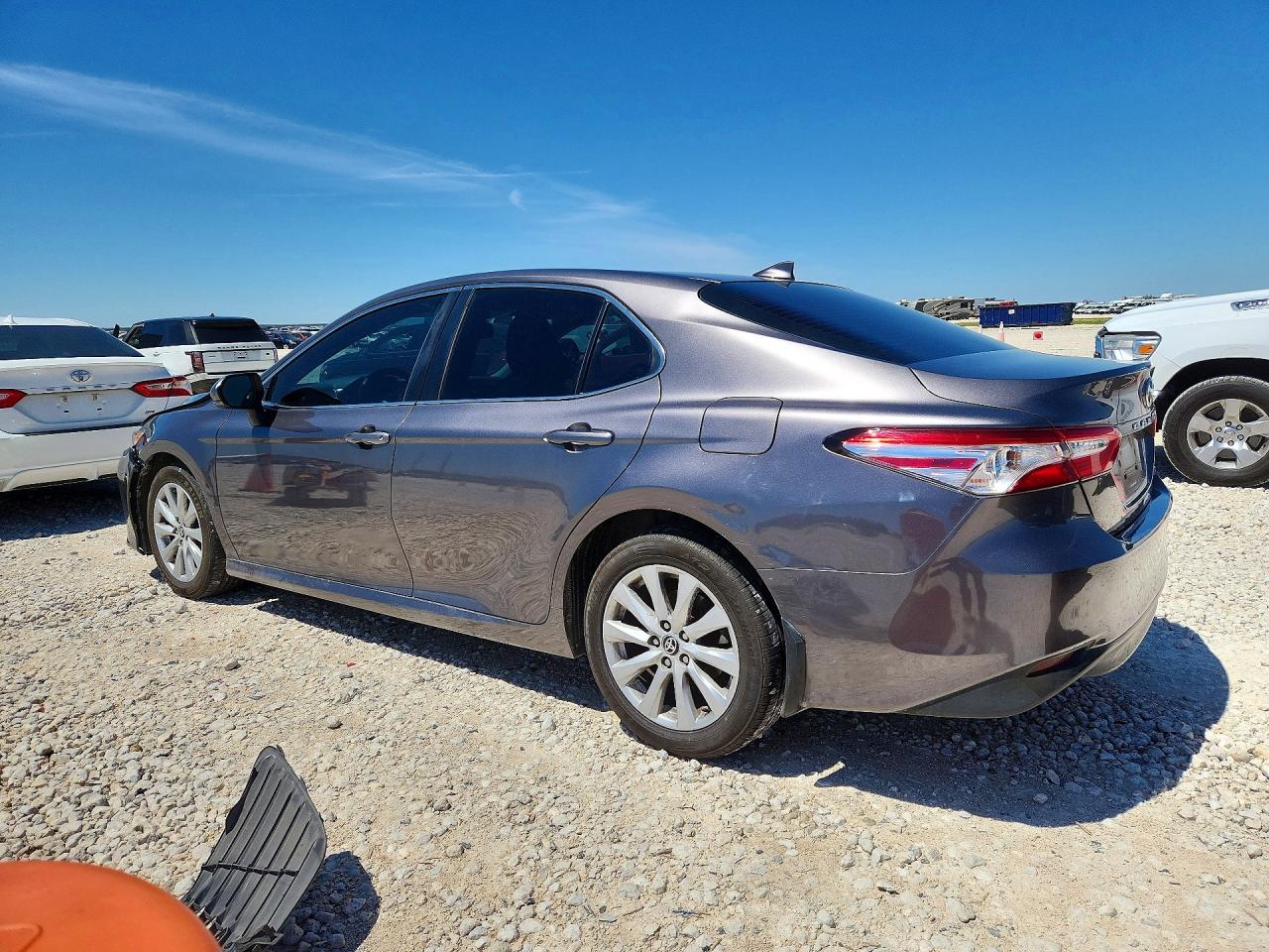2020 TOYOTA CAMRY LE photo 3