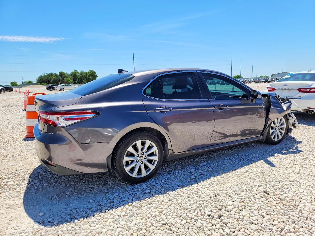 2020 TOYOTA CAMRY LE photo 5
