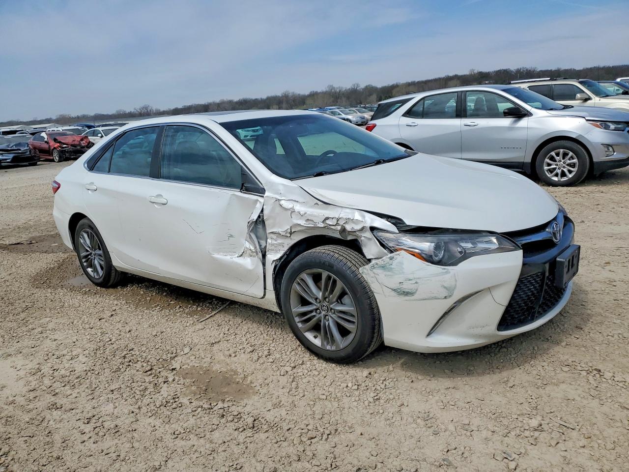 2016 TOYOTA CAMRY SE photo 10