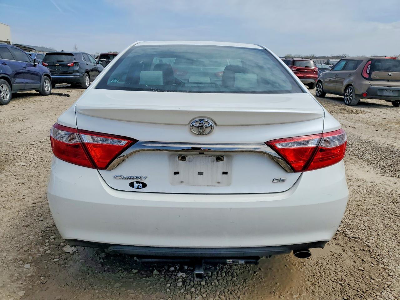 2016 TOYOTA CAMRY SE photo 16