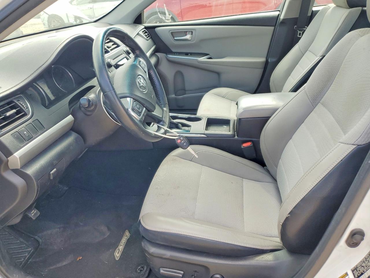 2016 TOYOTA CAMRY SE photo 19